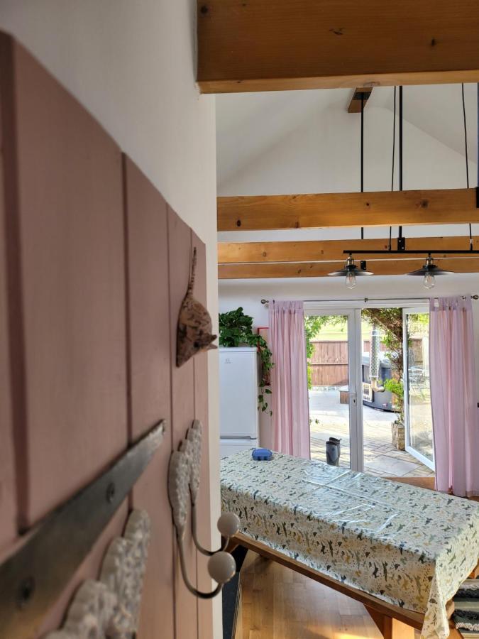 Oak Cottage With Private Log Fired Hot Tub ميدستون المظهر الخارجي الصورة