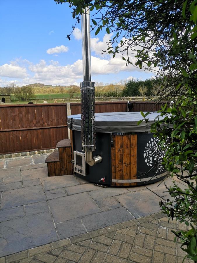 Oak Cottage With Private Log Fired Hot Tub ميدستون المظهر الخارجي الصورة
